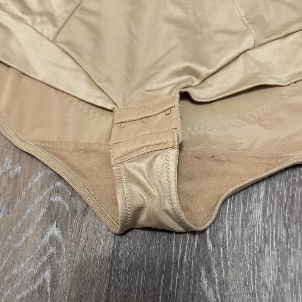 Beige Shapewear Bodysuit Maidenform XL - Picture 2 of 4